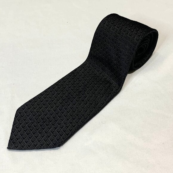 Designer Giorgio Armani Mens Tie Black 100% Silk Geometric Pattern Made in Italy - Picture 1 of 6